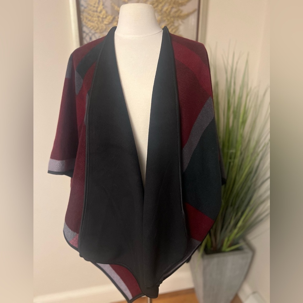 Elegant Women's Black and Burgundy Sweater